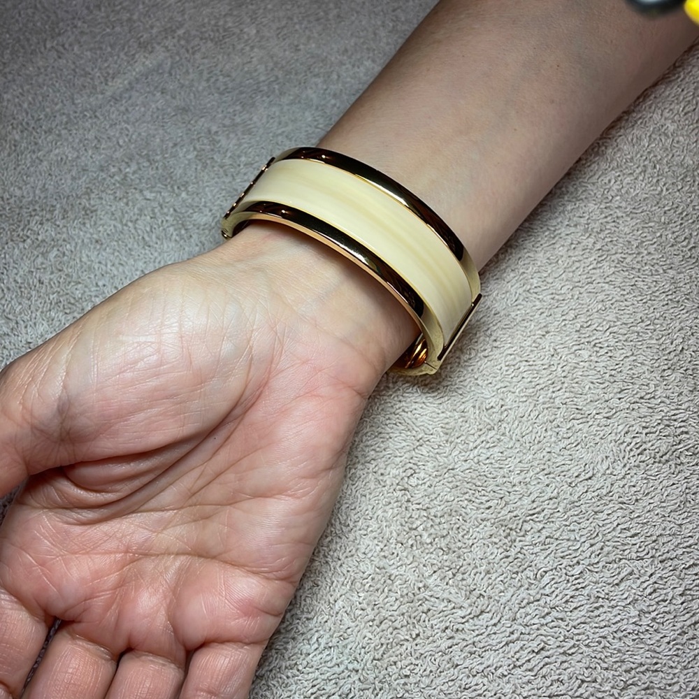 Talbots Woman's magnetic closure slip on bangle bracelet